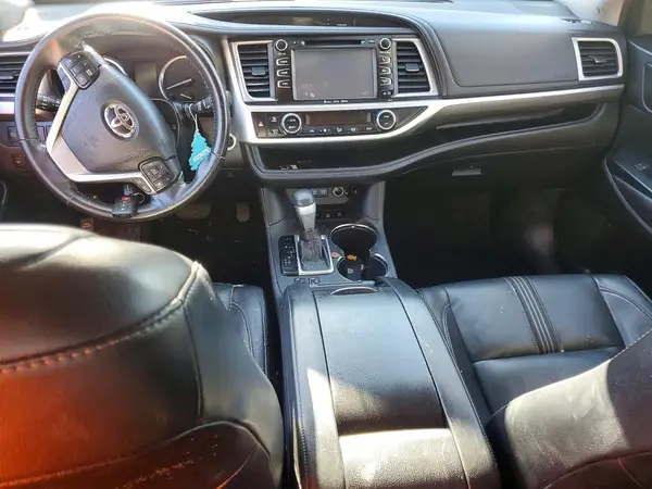 5TDJZRFH1HS482563 2017 TOYOTA HIGHLANDER - Image 8