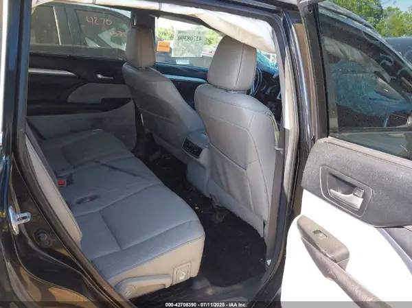 5TDJZRFH1HS508899 2017 TOYOTA HIGHLANDER - Image 8