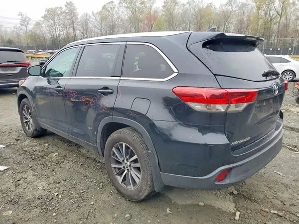 5TDJZRFH1HS509924 2017 TOYOTA HIGHLANDER - Image 2