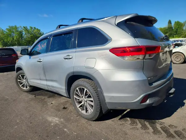 5TDJZRFH1HS511706 2017 TOYOTA HIGHLANDER - Image 2