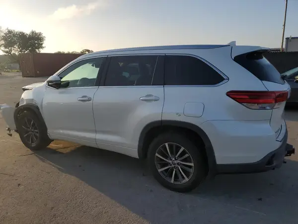 5TDJZRFH1HS514329 2017 TOYOTA HIGHLANDER - Image 2