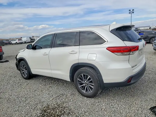 5TDJZRFH1HS514962 2017 TOYOTA HIGHLANDER - Image 2