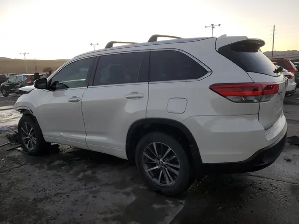 5TDJZRFH1HS516114 2017 TOYOTA HIGHLANDER - Image 2