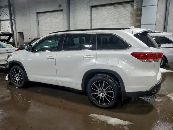 5TDJZRFH1HS516498 2017 TOYOTA HIGHLANDER - Image 2