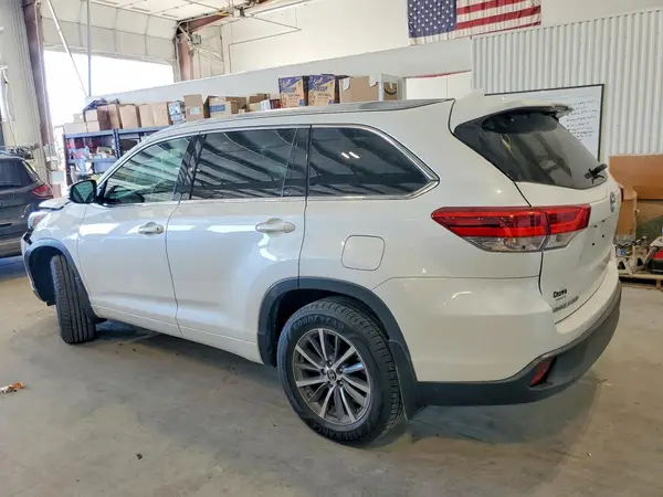 5TDJZRFH1HS519305 2017 TOYOTA HIGHLANDER - Image 2