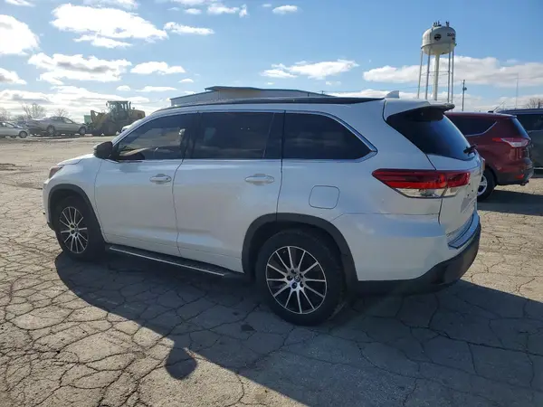5TDJZRFH1HS519496 2017 TOYOTA HIGHLANDER - Image 2