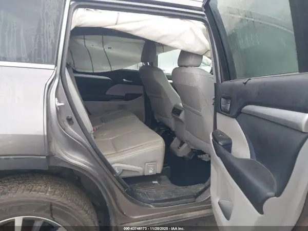 5TDJZRFH1HS520650 2017 TOYOTA HIGHLANDER - Image 8