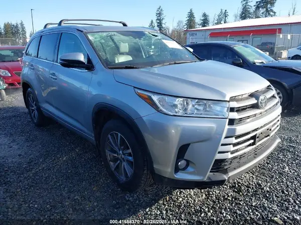 5TDJZRFH1HS522415 2017 TOYOTA HIGHLANDER - Image 1