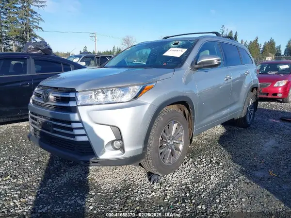 5TDJZRFH1HS522415 2017 TOYOTA HIGHLANDER - Image 2