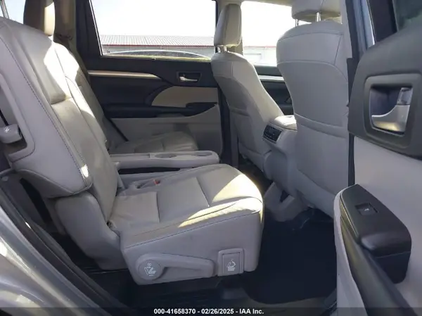 5TDJZRFH1HS522415 2017 TOYOTA HIGHLANDER - Image 8