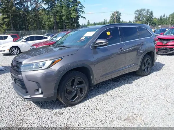 5TDJZRFH1JS499546 2018 TOYOTA HIGHLANDER - Image 2