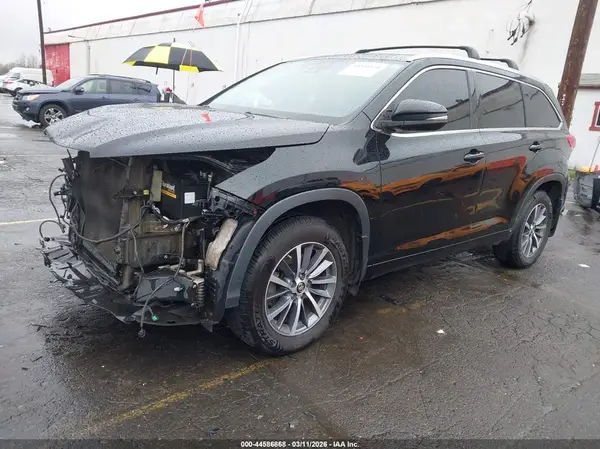 5TDJZRFH1JS524199 2018 TOYOTA HIGHLANDER - Image 2
