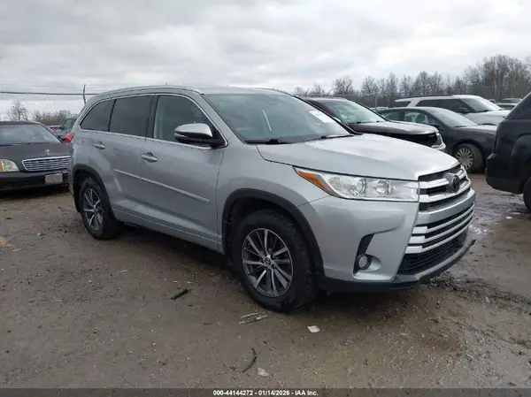 5TDJZRFH1JS526213 2018 TOYOTA HIGHLANDER - Image 1