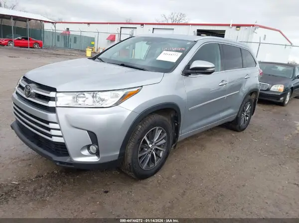 5TDJZRFH1JS526213 2018 TOYOTA HIGHLANDER - Image 2