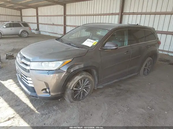 5TDJZRFH1JS526552 2018 TOYOTA HIGHLANDER - Image 2
