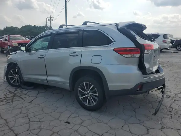 5TDJZRFH1JS527037 2018 TOYOTA HIGHLANDER - Image 2