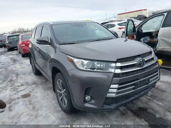 5TDJZRFH1JS528933 2018 TOYOTA HIGHLANDER - Image 1