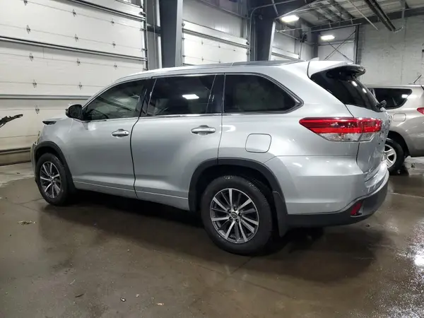 5TDJZRFH1JS529175 2018 TOYOTA HIGHLANDER - Image 2