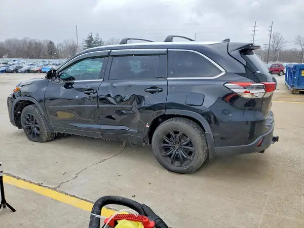5TDJZRFH1JS531881 2018 TOYOTA HIGHLANDER - Image 2