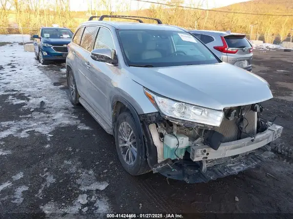 5TDJZRFH1JS532772 2018 TOYOTA HIGHLANDER - Image 1