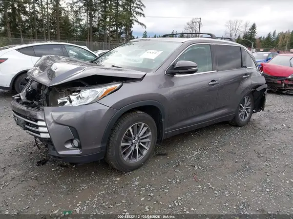 5TDJZRFH1JS534568 2018 TOYOTA HIGHLANDER - Image 2
