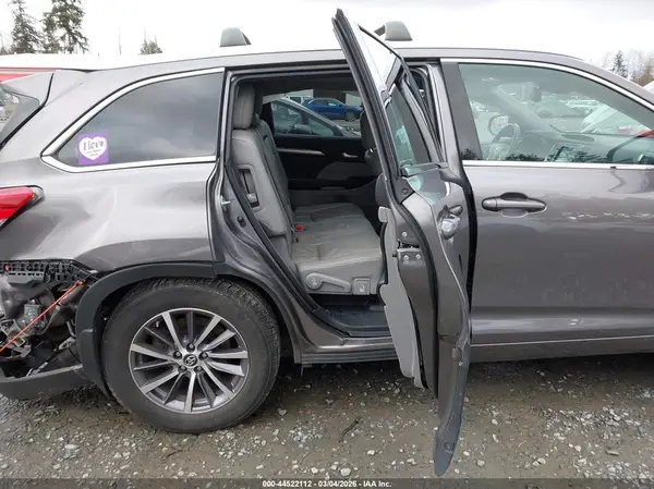 5TDJZRFH1JS534568 2018 TOYOTA HIGHLANDER - Image 8