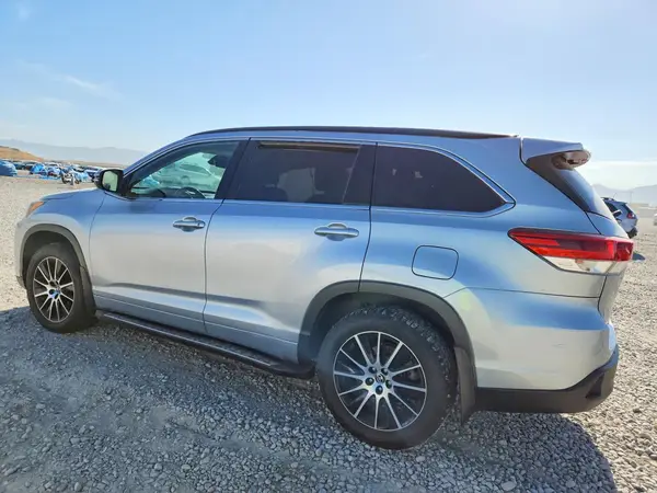 5TDJZRFH1JS536305 2018 TOYOTA HIGHLANDER - Image 2