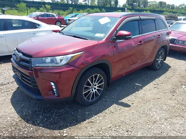 5TDJZRFH1JS537826 2018 TOYOTA HIGHLANDER - Image 2