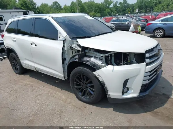 5TDJZRFH1JS543786 2018 TOYOTA HIGHLANDER - Image 1