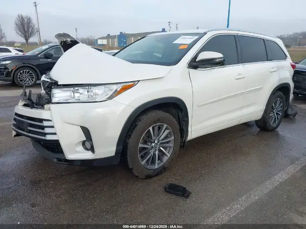 5TDJZRFH1JS544078 2018 TOYOTA HIGHLANDER - Image 2