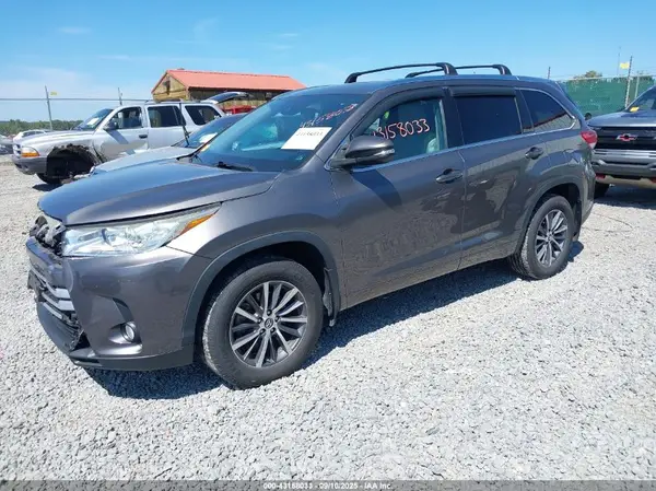 5TDJZRFH1JS547160 2018 TOYOTA HIGHLANDER - Image 2