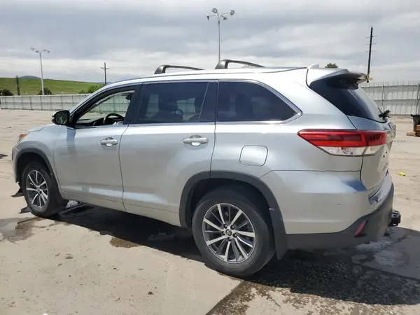 5TDJZRFH1JS549135 2018 TOYOTA HIGHLANDER - Image 2