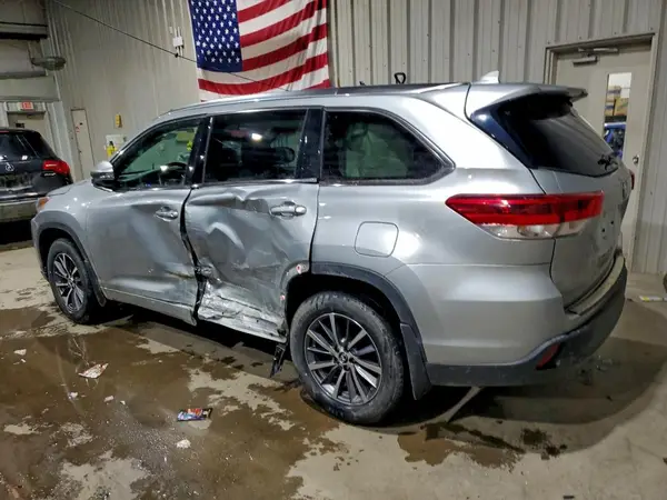 5TDJZRFH1JS551399 2018 TOYOTA HIGHLANDER - Image 2