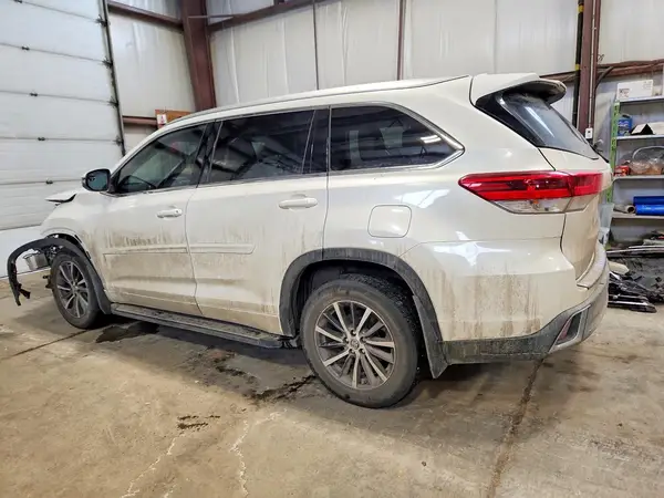 5TDJZRFH1JS553203 2018 TOYOTA HIGHLANDER - Image 2