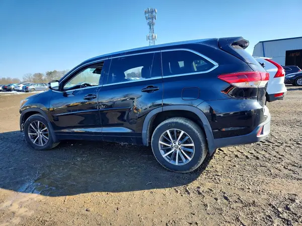 5TDJZRFH1JS554870 2018 TOYOTA HIGHLANDER - Image 2