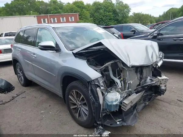 5TDJZRFH1JS555419 2018 TOYOTA HIGHLANDER - Image 1
