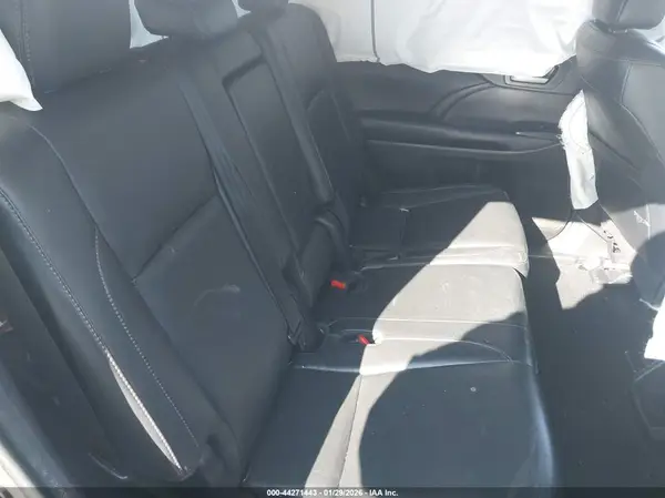 5TDJZRFH1JS555498 2018 TOYOTA HIGHLANDER - Image 8