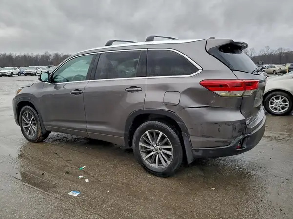 5TDJZRFH1JS555601 2018 TOYOTA HIGHLANDER - Image 2