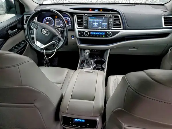 5TDJZRFH1JS555601 2018 TOYOTA HIGHLANDER - Image 8