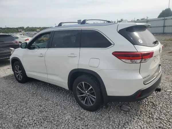 5TDJZRFH1JS557722 2018 TOYOTA HIGHLANDER - Image 2