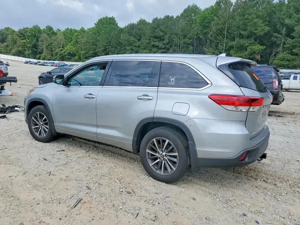 5TDJZRFH1JS557753 2018 TOYOTA HIGHLANDER - Image 2