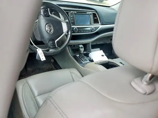 5TDJZRFH1JS557753 2018 TOYOTA HIGHLANDER - Image 8