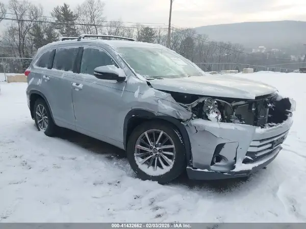 5TDJZRFH1JS557915 2018 TOYOTA HIGHLANDER - Image 1