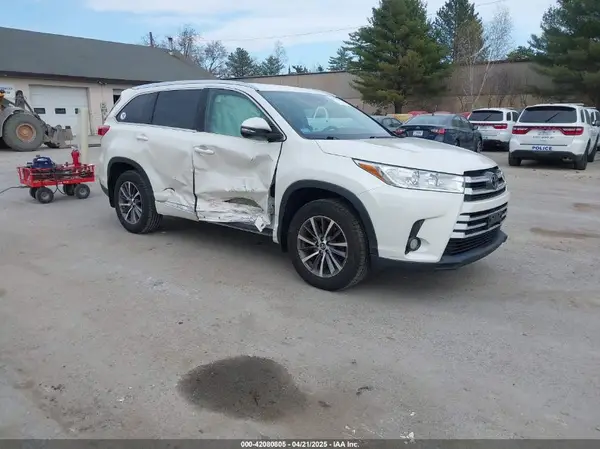 5TDJZRFH1JS558482 2018 TOYOTA HIGHLANDER - Image 1