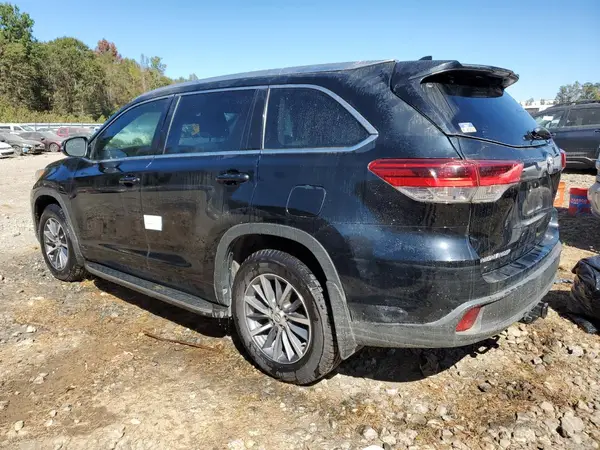 5TDJZRFH1JS558529 2018 TOYOTA HIGHLANDER - Image 2