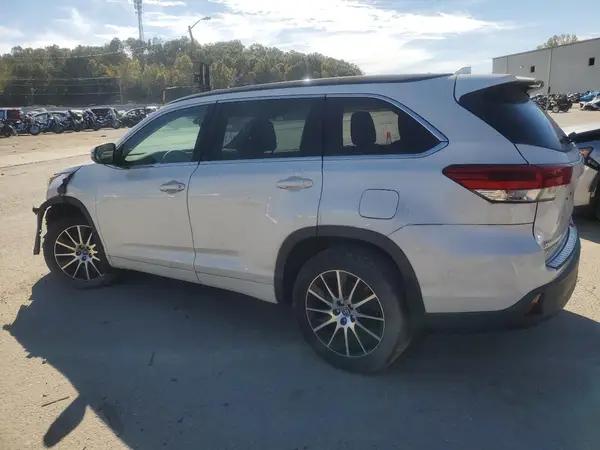5TDJZRFH1JS559230 2018 TOYOTA HIGHLANDER - Image 2