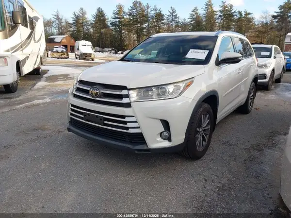 5TDJZRFH1JS559308 2018 TOYOTA HIGHLANDER - Image 2