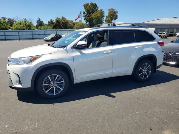 5TDJZRFH1JS559664 2018 TOYOTA HIGHLANDER - Image 1