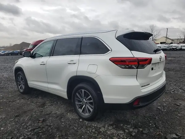 5TDJZRFH1JS801613 2018 TOYOTA HIGHLANDER - Image 2