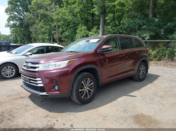 5TDJZRFH1JS802146 2018 TOYOTA HIGHLANDER - Image 2